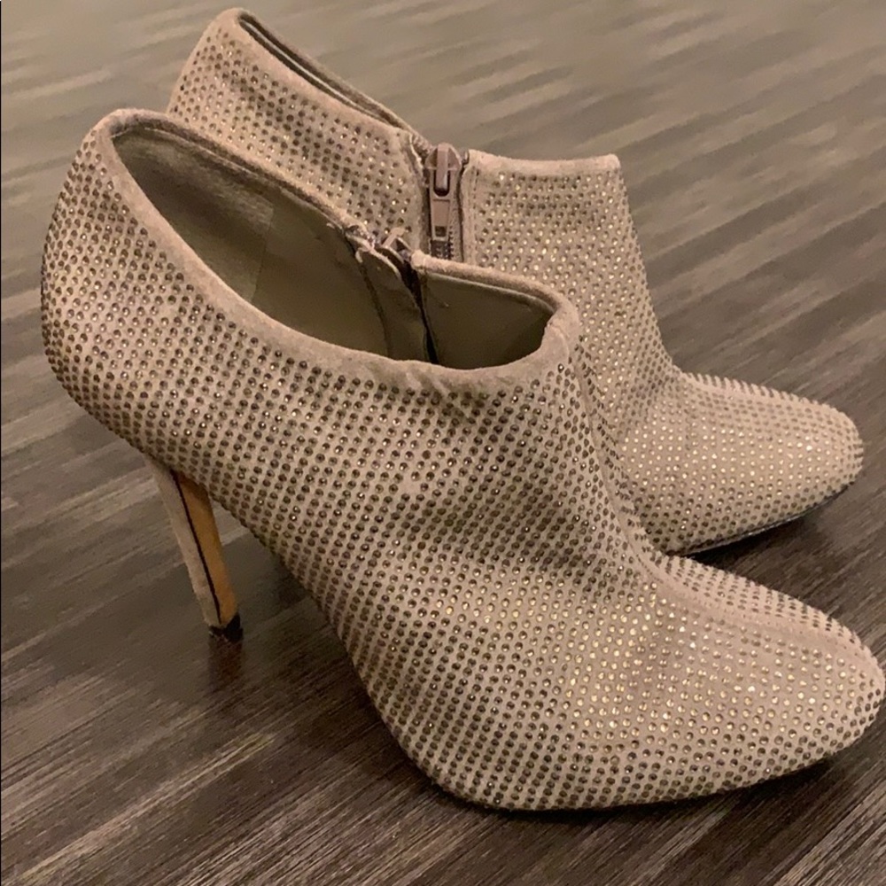 Black by Saks Fifth Avenue 4 in heels